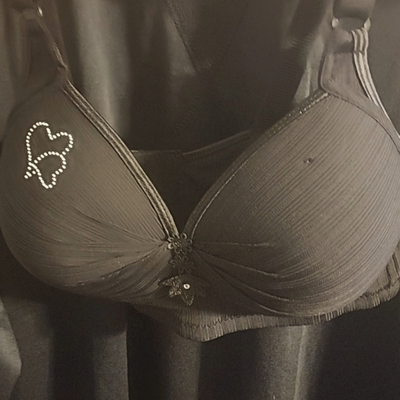 Clothes - Picture 3 of 17